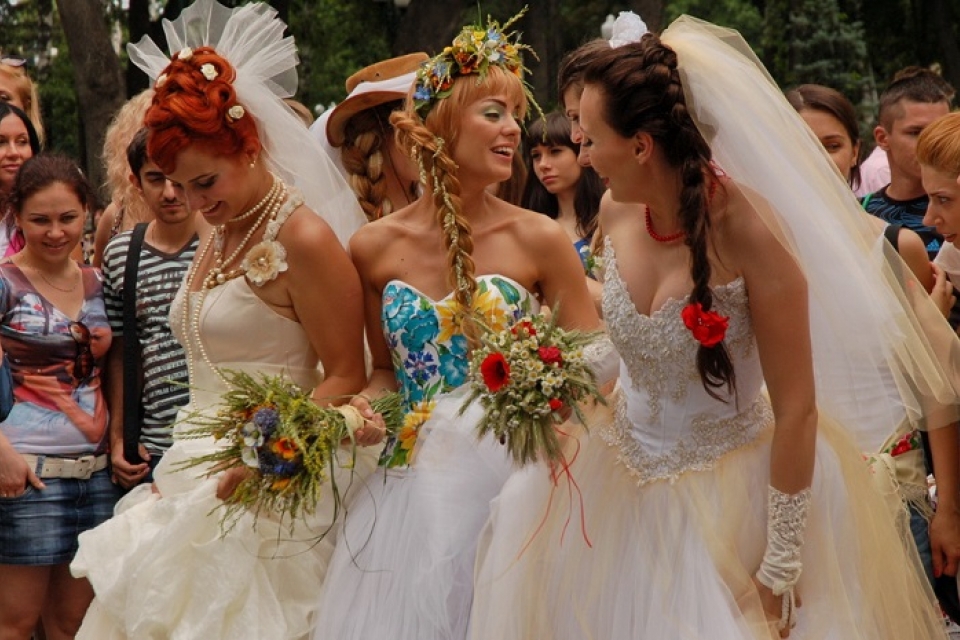 В Харькове прошел парад невест