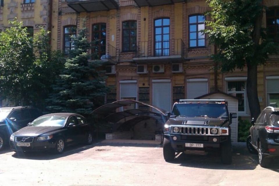 Экс-мэр Омельченко приватизирует в центре Киева офис стоимостью 1,7 млн