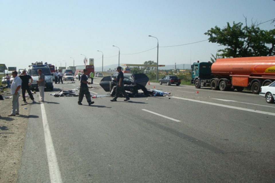 Двое погибли, четверо ранены при аварии на крымской трассе