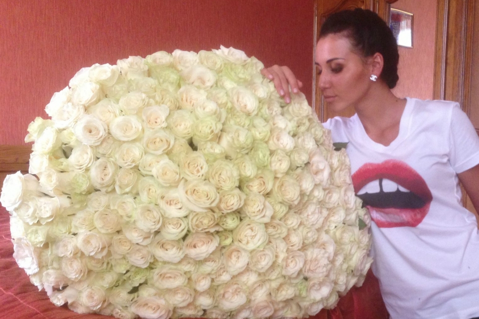 Защитник «Динамо» регулярно дарит возлюбленной охапки роз