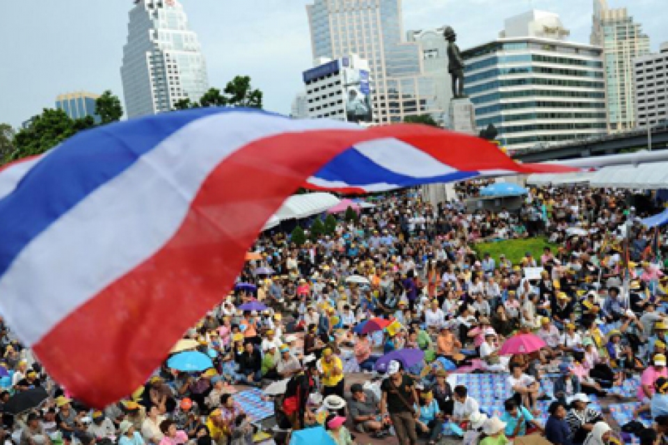 В Бангкоке демонстранты захватывают правительственные здания