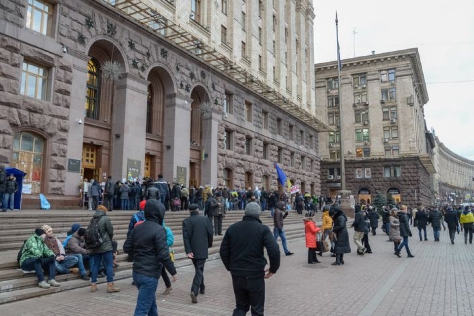 Киевские чиновники уезжают подальше от Майдана