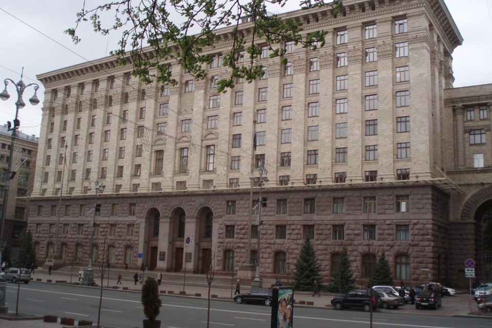 Киевсовет откупается от скандальных застройщиков