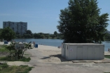 Туалет на озере Тельбин поставили, но открыть забыли