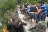 В Черногории автобус с 50 туристами упал в каньон
