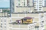Владелец дачи на крыше киевской многоэтажки будет бороться против сноса