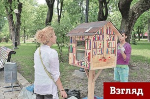 В киевском парке Шевченко открыли библиотеку под открытым небом