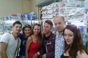 Киевские фанаты застукали лидера "Depeche Mode" в аптеке