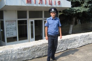 На Харьковщине милиционер достал из петли самоубийцу
