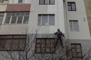 В Киеве человека-паука посадили за кражи на 23 этаже