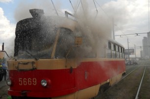 В Киеве загорелся трамвай 