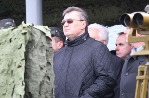 Янукович понаблюдал за крупнейшими военными учениями 