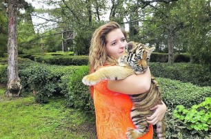 Крымская семья арендовала тигра в зопарке