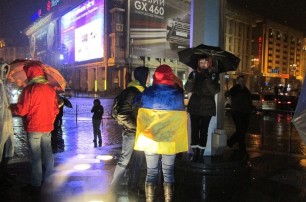 Митинг в Киеве разгоняет дождь