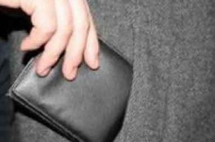В Запорожье у 72-летней пенсионерки украли кошелек с 13 тысячами гривен