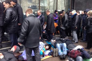 Милиция взялась за протестующих у ГПУ и Шевченковского суда