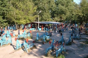 В Киеве построят парк с качелями и тренажерами