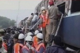 В Индии при пожаре в поезде погибли 23 человека