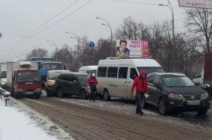 В Киеве семь авто столкнулись на Краснозвездном проспекте