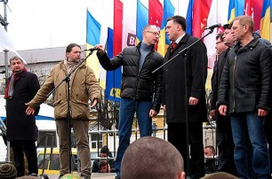 Политологи: у Яценюка, Тягнибока и Кличко сбился прицел