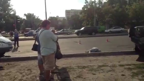 В ДТП в Харькове автомобиль вылетел на остановку: 1 человек погиб, 2 ранены 
