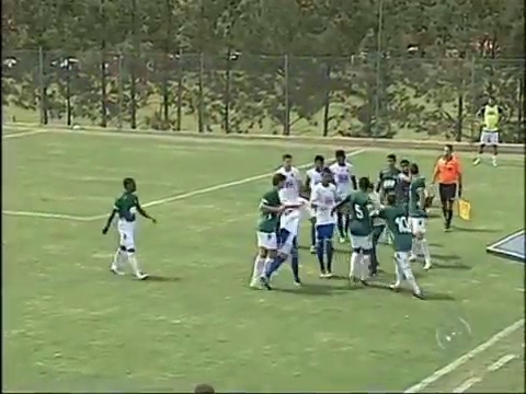 В Бразилии футболист отправил соперника в нокаут