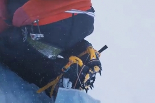 ВИДЕО: Русский экстремал прыгнул с Эвереста