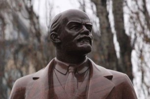В Полтавской области неизвестные обезглавили памятник Ленину