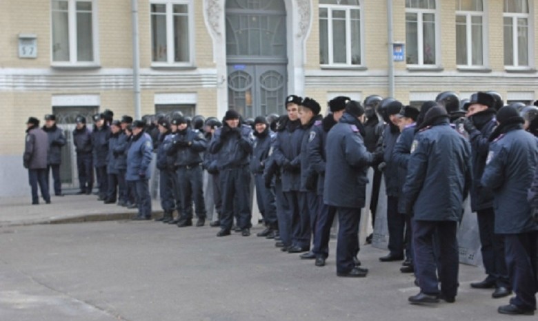 В киевское отделение милиции бросили "коктейль Молотова"