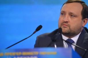 Арбузов: политическое противостояние не мешает инвесторам работать в Украине