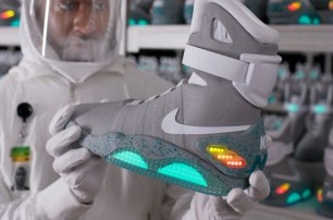 Nike обещают кроссовки с автоматической шнуровкой