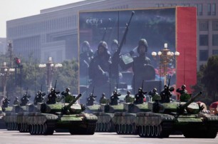 Старые танки стали слишком тесными для китайских солдат
