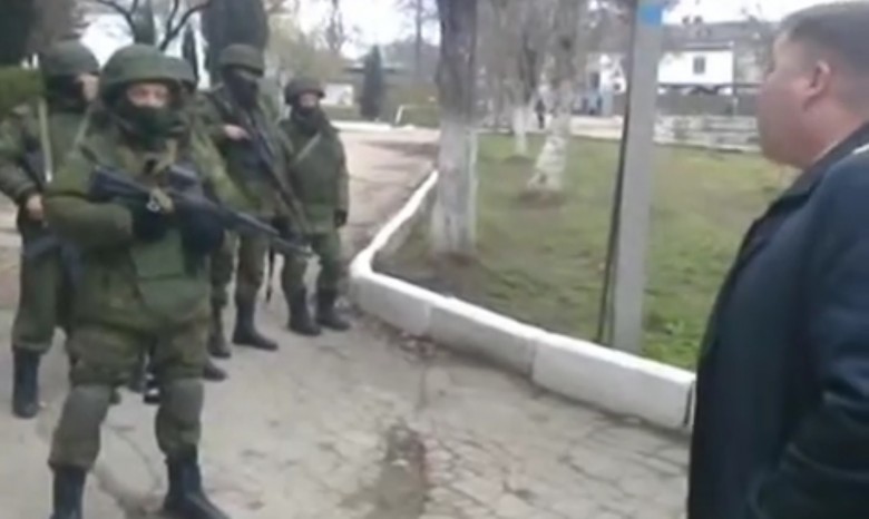 Украинские офицеры в Севастополе пресекли попытку российского спецназа вывезти оружие