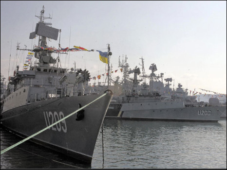 Украинские корабли не уходили из Севастополя, армия оружия не сдает