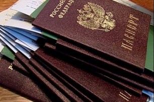 Крымчане начали получать российские паспорта