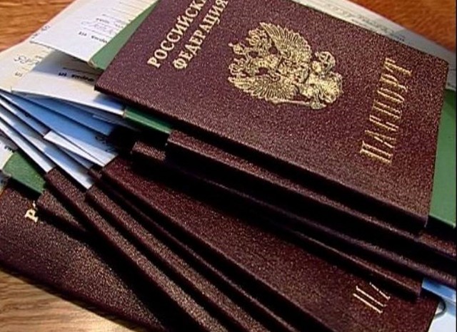 Крымчане начали получать российские паспорта