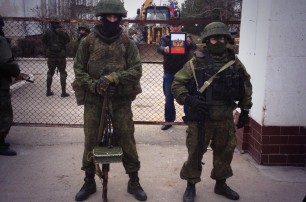 Украинскую военно-морскую базу в Крыму штурмуют трактором