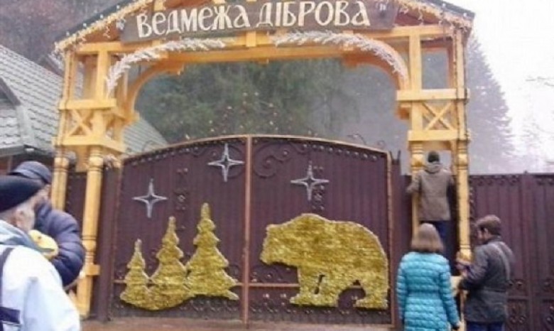 "Правый сектор" обвиняют в краже картин с дачи Медведчука
