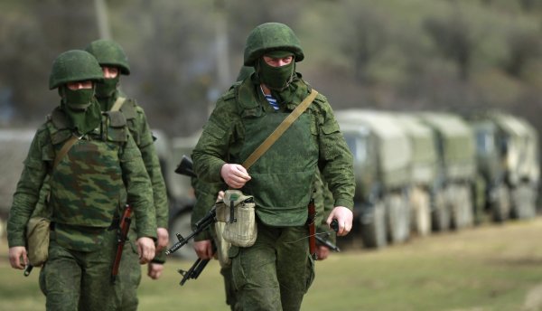 Россия продолжает перебрасывать войска в Крым - Селезнев