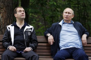 Путин поднял себе и Медведеву зарплату