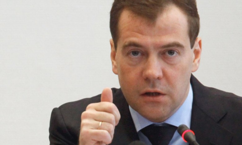Медведев поручил обустроить границу с Крымом