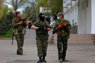 Вооруженные люди готовятся штурмовать воинскую часть в Донецке