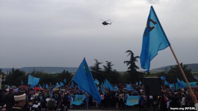 Митинг крымских татар срывают военными вертолетами