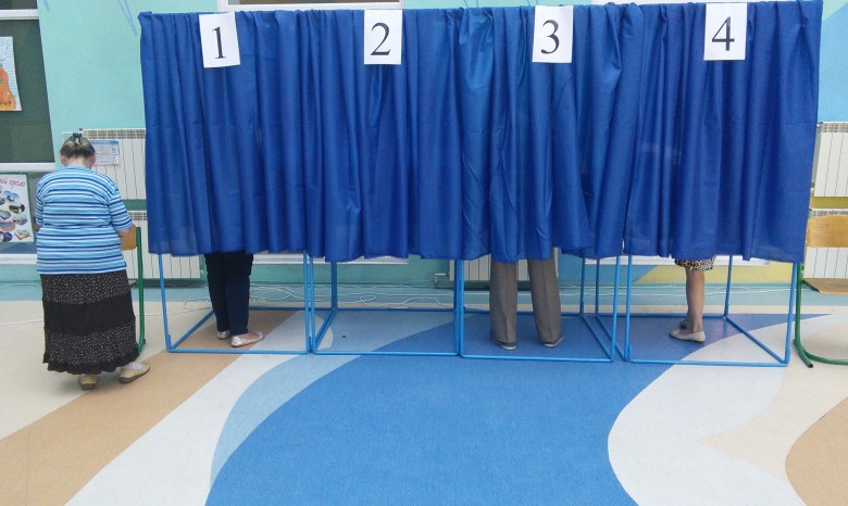 По результатам четырех экзит-поллов Порошенко набрал больше 50% голосов