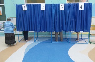 По результатам четырех экзит-поллов Порошенко набрал больше 50% голосов