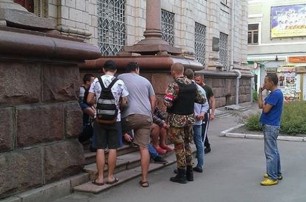 В Житомире вооруженные люди захватили штаб «Правого сектора»