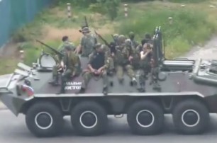 По центру Донецка прошла военная колонна ДНР