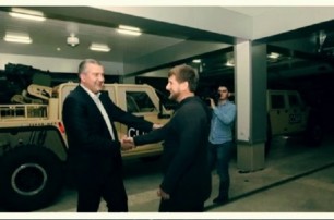 Кадыров похвастался перед Аксеновым боевой техникой спецназа