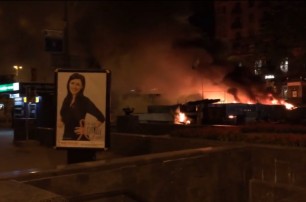 Ночью на Майдане снова полыхали шины на баррикадах