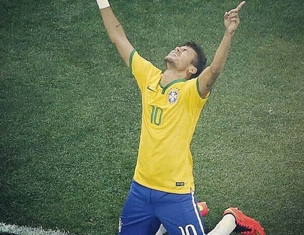Бразильского футболиста Неймара могут наказать за резинку от трусов